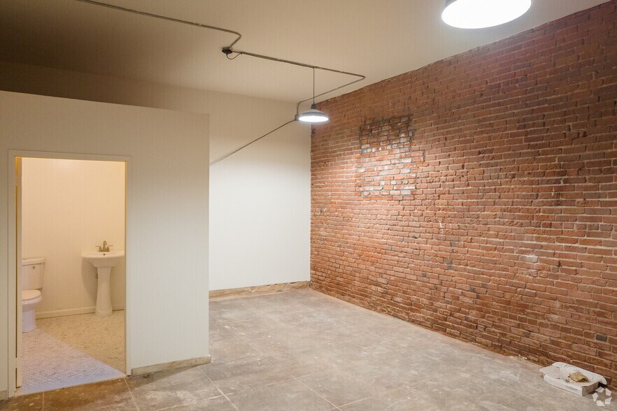 More Photos Of 1419 W 24th St, Los Angeles Warehouse For Sale