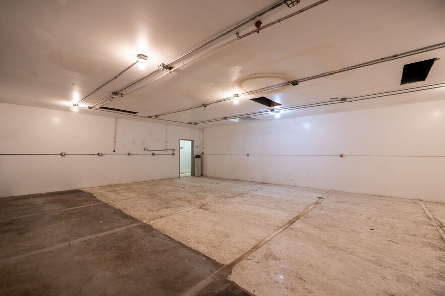 More Photos Of 5261-5265 E Washington Blvd, Commerce Warehouse For Sale