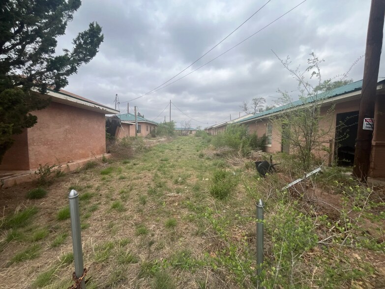 More Photos Of 2201 E Broadway St, Sweetwater Apartments For Sale