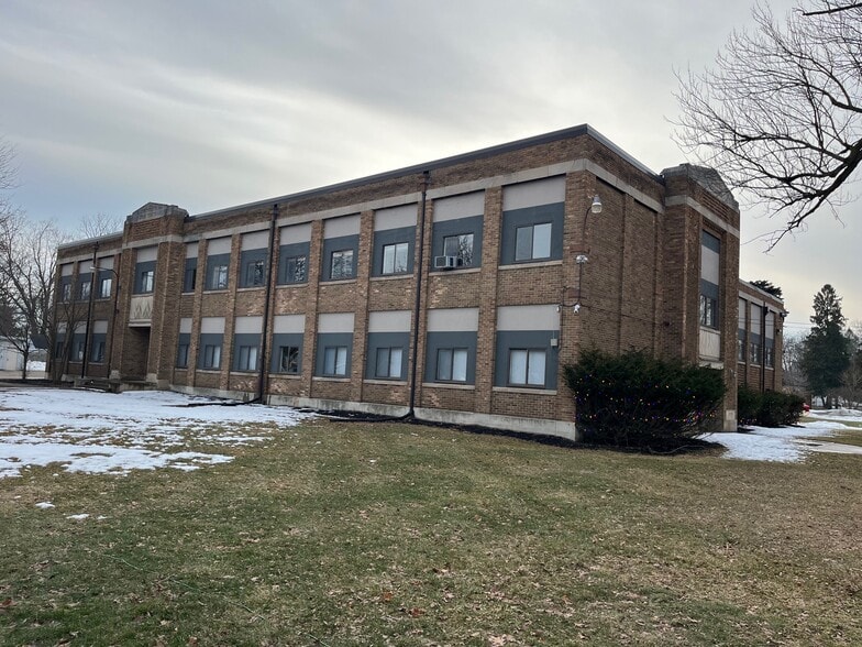 More Photos Of 305 W Elizabeth St, Stockbridge Schools For Sale