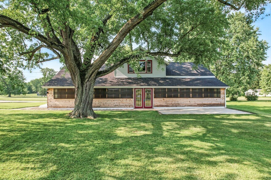 More Photos Of 4085 / 4086 State Route 422, Southington Showroom For Sale