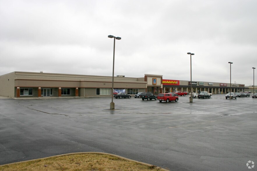 More Photos Of 1240-1270 Bellefontaine St, Wapakoneta Storefront For Lease