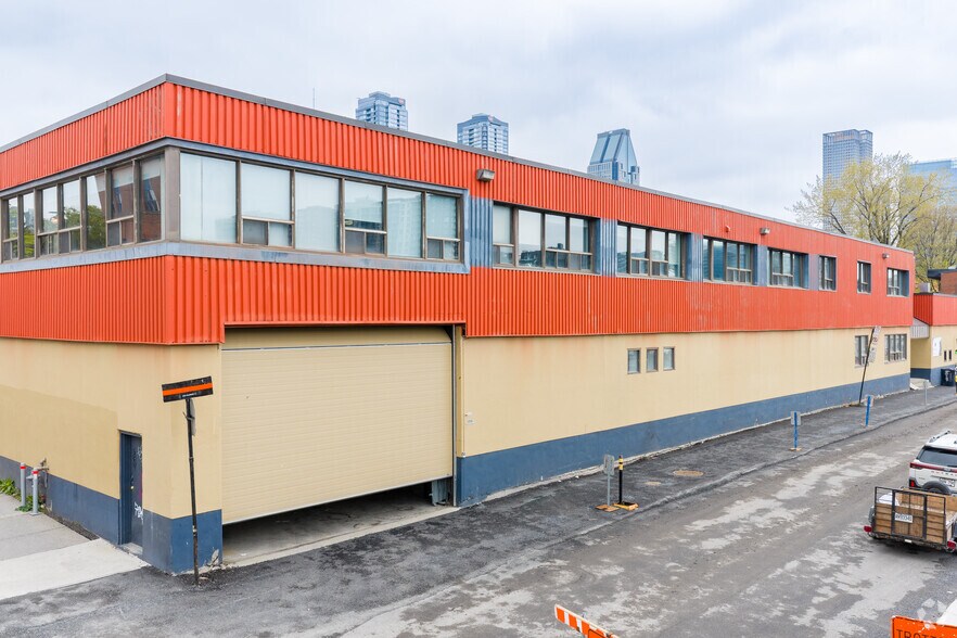 More Photos Of 425 Rue Guy, Montréal Light Distribution For Lease