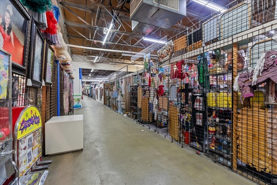 More Photos Of 318 E Long Ave, Fort Worth General Retail For Sale