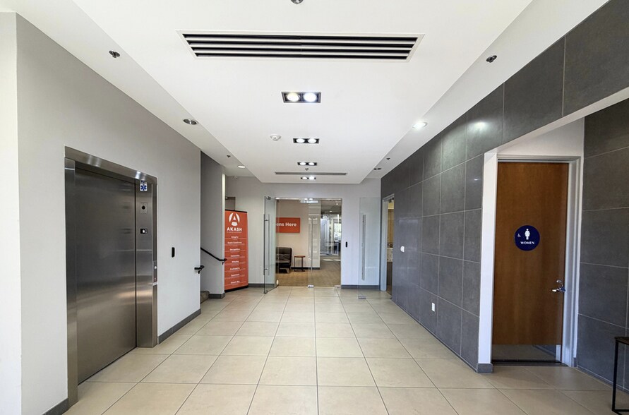 More Photos Of 716 Corporate Center Dr, Pomona Office For Lease