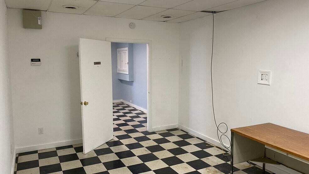 More Photos Of 302 Radford St, Christiansburg Freestanding For Lease