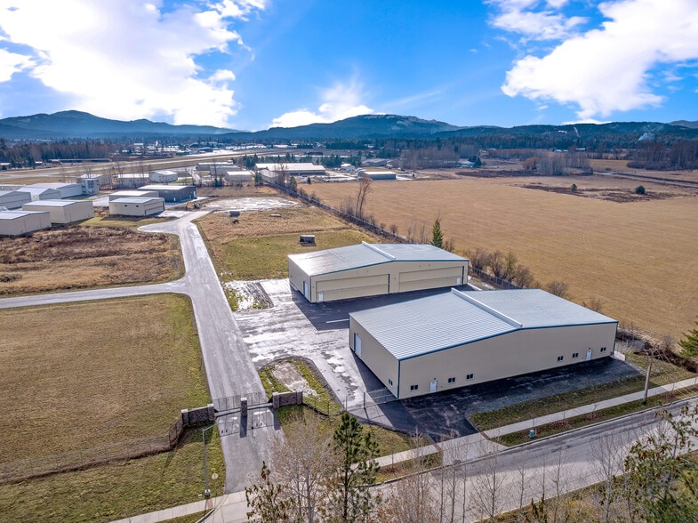 More Photos Of 1189 Woodland Dr, Sandpoint Airplane Hangar For Sale