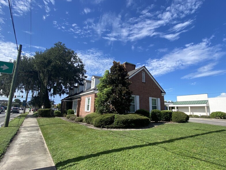 More Photos Of 5225 Abercorn St, Savannah Bank For Lease