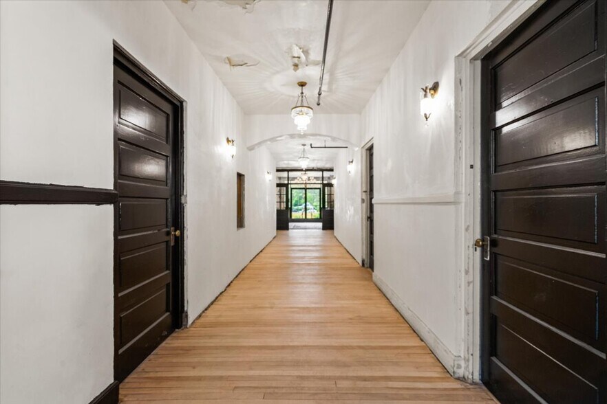 More Photos Of 99 Satherfield Rd, Silverton Hospitality For Sale