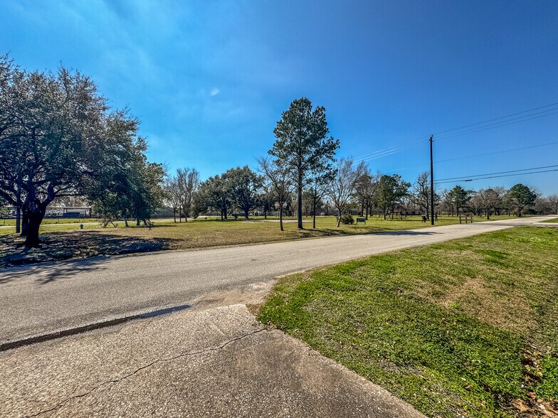 More Photos Of 7206 Elbert, Houston Industrial For Sale