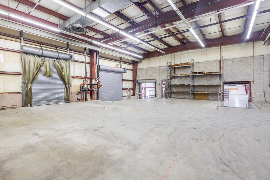 More Photos Of 412 Main St, Groton Warehouse For Lease
