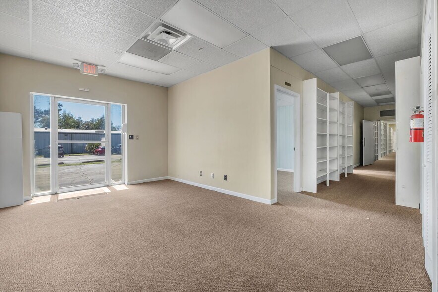 More Photos Of 1690 Capital Cir SW, Tallahassee Warehouse For Sale
