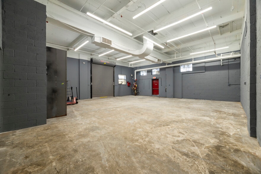 More Photos Of 415 14th St, Carlstadt Warehouse For Lease