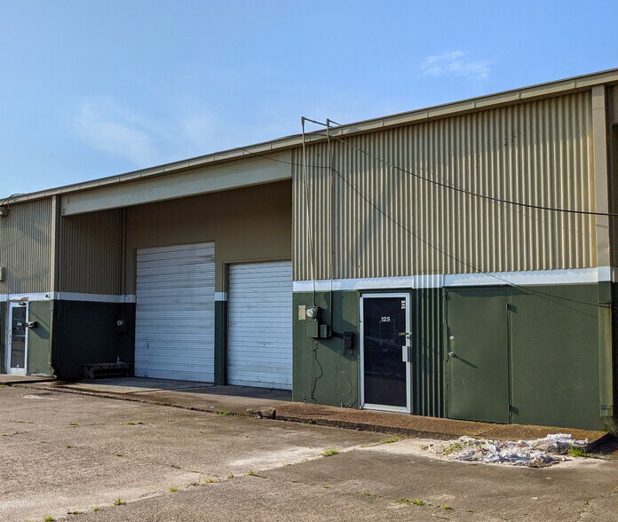 More Photos Of 1499 N Post Oak Rd, Houston Warehouse For Lease