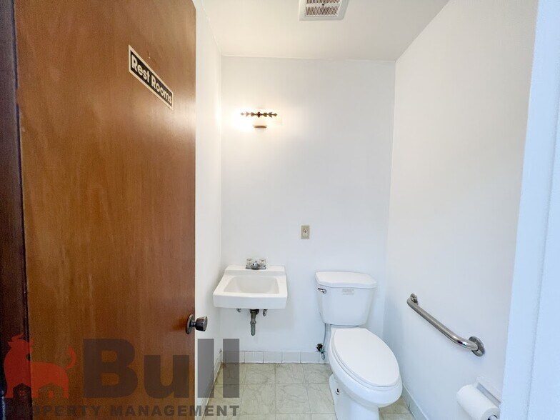 More Photos Of 5401 Alhambra Dr, Orlando Office For Lease