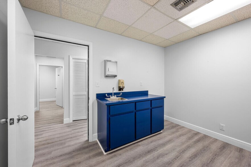 More Photos Of 1801 SE Hillmoor Dr, Port Saint Lucie Medical For Lease