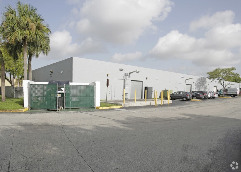 More Photos Of 1701-1923 NW 82nd Ave, Miami Flex For Lease