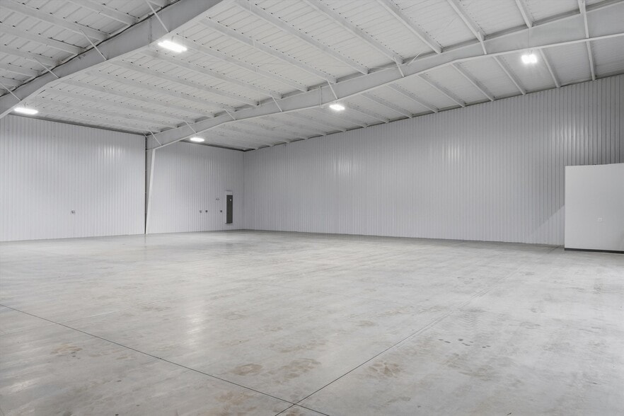 More Photos Of 616 124th St, Oklahoma City Service For Lease