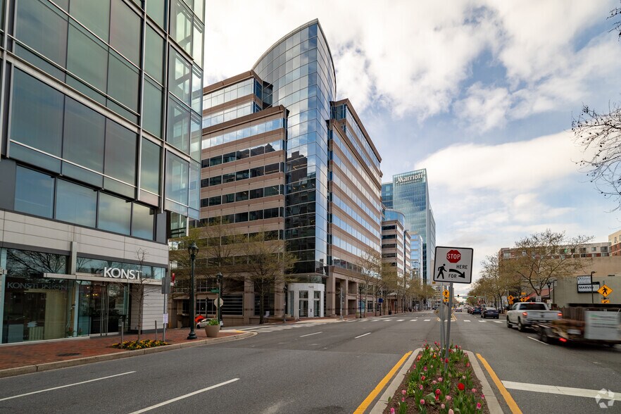 More Photos Of 7600 Wisconsin Ave, Bethesda Office For Lease