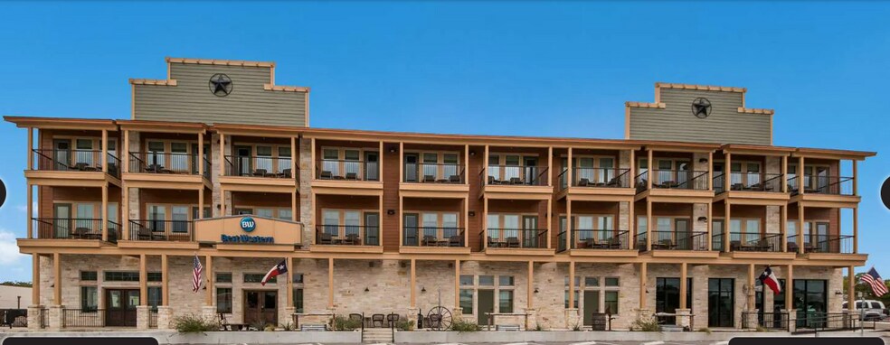 More Photos Of 711 Main St, Bandera Hotel For Sale
