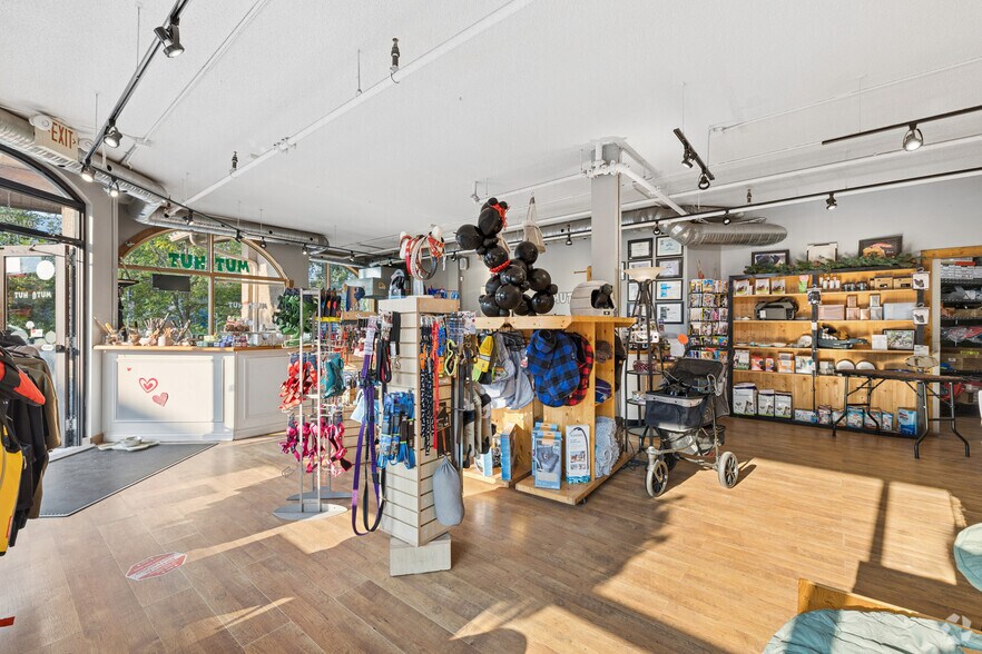 More Photos Of 1001 6 Ave, Canmore Storefront For Lease