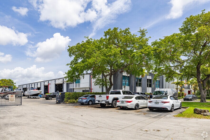 More Photos Of 4355 NW 128th St, Opa-locka Manufacturing For Lease
