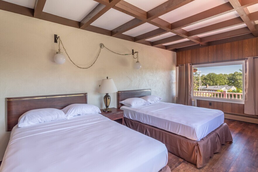 More Photos Of 196 US Route 1, Bucksport Hotel For Sale