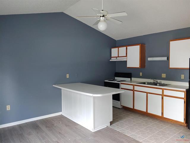 More Photos Of 400 S Walnut St, La Monte Apartments For Sale