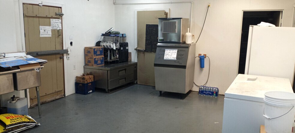 More Photos Of 415 W Heron St, Aberdeen Bowling Alley For Sale