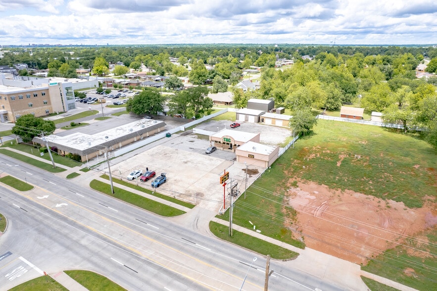 More Photos Of 5121 SE 15th St, Oklahoma City Freestanding For Sale