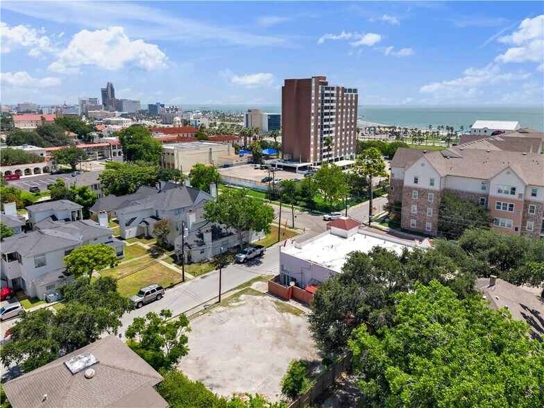 More Photos Of 801 S Carancahua St, Corpus Christi Apartments For Sale