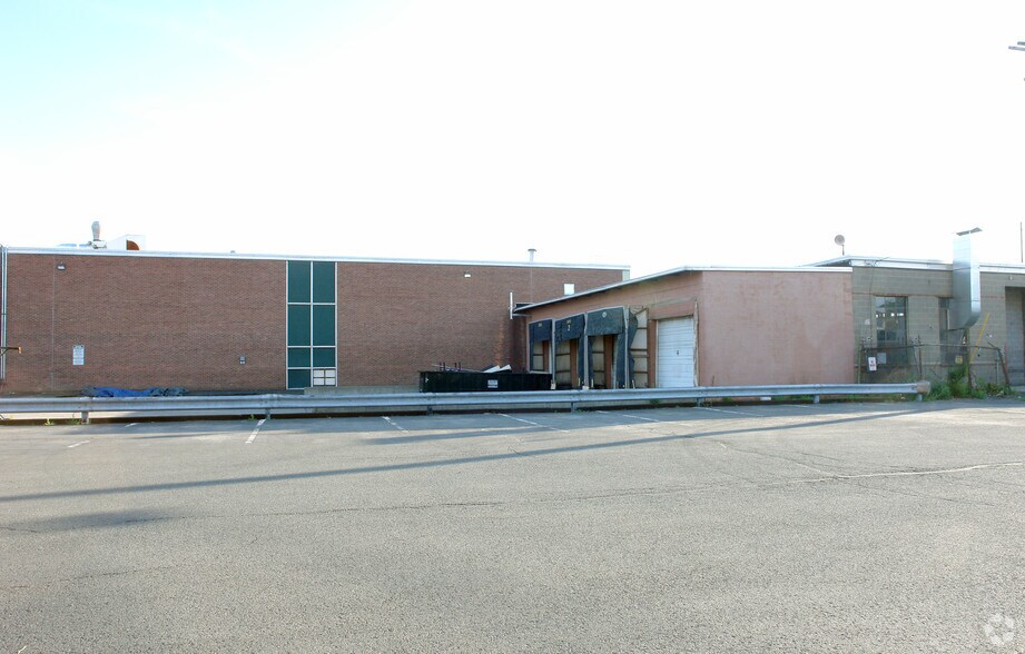 More Photos Of 2550 9th Ave, Watervliet Manufacturing For Lease