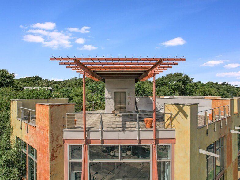 More Photos Of 901-903 Barton Springs Rd, Austin Office For Sale