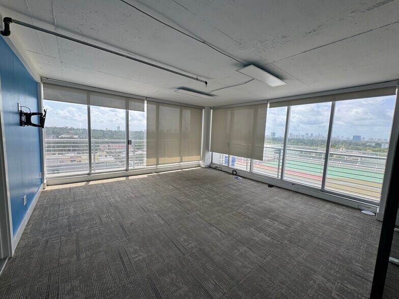 More Photos Of 1720 Harrison St, Hollywood Office Residential For Sale