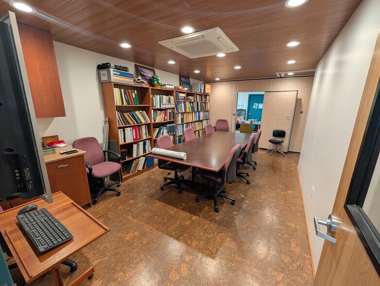More Photos Of 1320 N School St, Honolulu Office For Sale