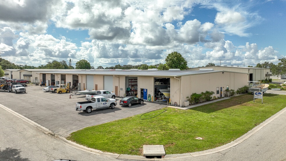 More Photos Of 1960-1974 Whitfield Park Ave, Sarasota Warehouse For Lease