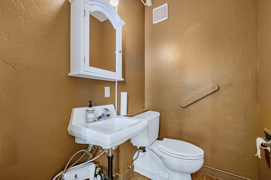 More Photos Of 39000 1 hwy, Gualala Flex For Sale