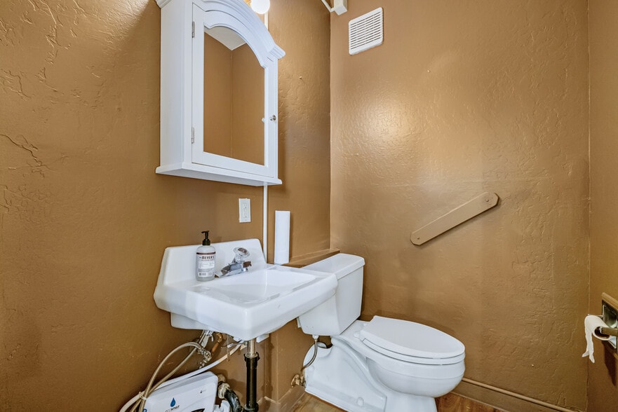 More Photos Of 39000 Highway 1, Gualala Medical For Sale