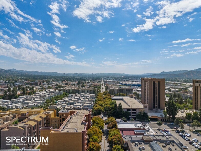 More Photos Of 130-140 N San Fernando Blvd, Burbank Storefront For Sale