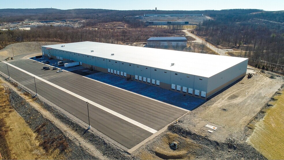 More Photos Of 438-442 Research Dr, Pittston Distribution For Lease