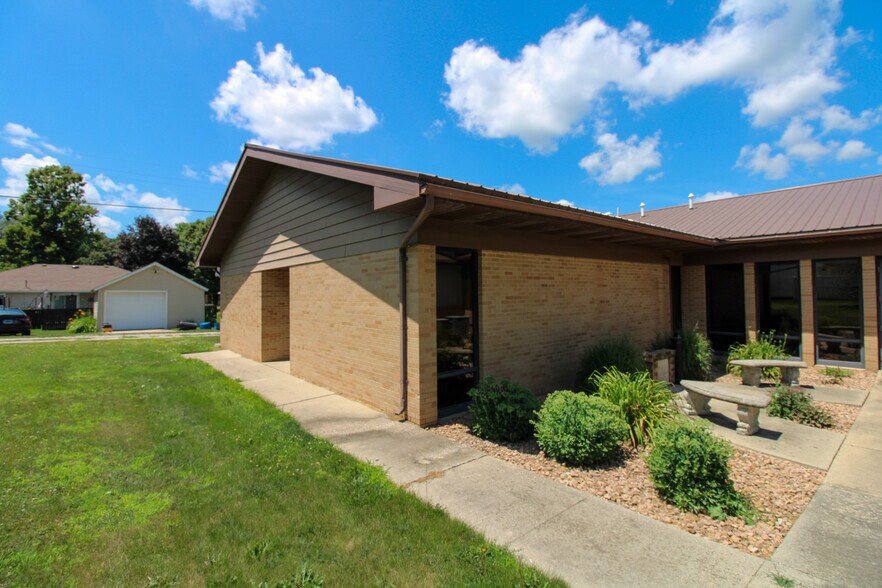 More Photos Of 100 E 3rd St, Galva Office For Sale