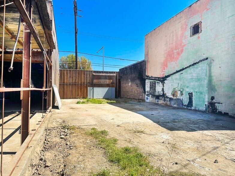 More Photos Of 1420-1424 W Slauson Ave, Los Angeles Warehouse For Sale