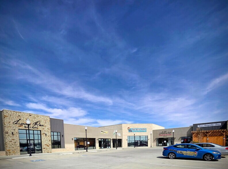 More Photos Of 13002-13070 Commerce St., Elgin Storefront For Lease