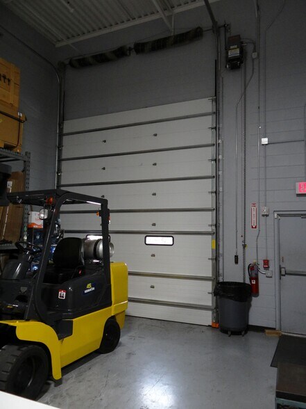 More Photos Of 9875 18th St N, Saint Petersburg Manufacturing For Lease