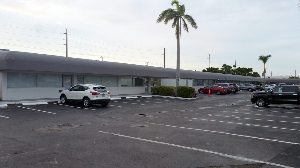 More Photos Of 383-427 NE 2nd Ave, Hallandale Unknown For Lease