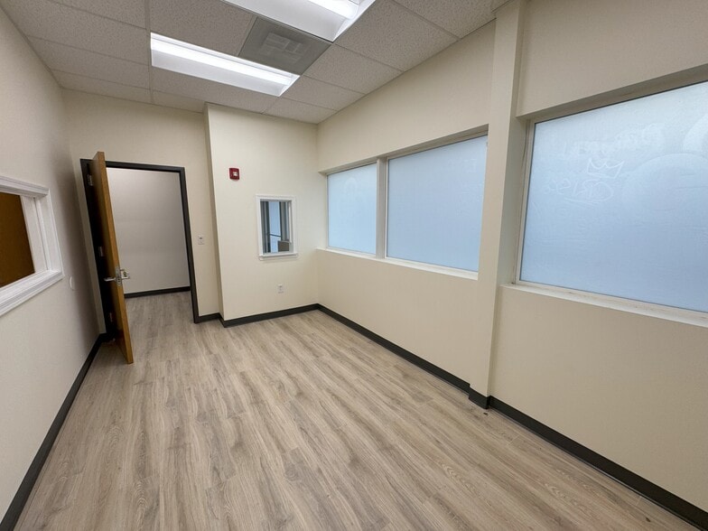 More Photos Of 4446-4450 Park Heights Ave, Baltimore Storefront For Lease