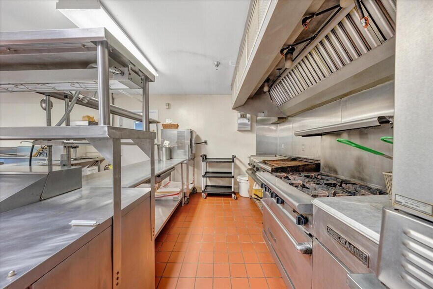 More Photos Of 812 E Main St, Bedford Lodge Meeting Hall For Sale