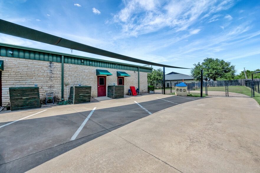 More Photos Of 132 El Chico Trl, Willow Park Medical For Lease