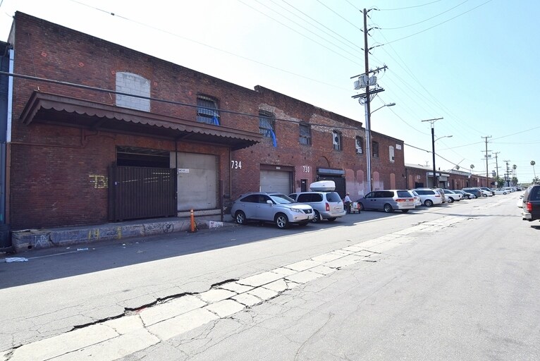 More Photos Of 710-734 E 62nd St, Los Angeles Warehouse For Lease