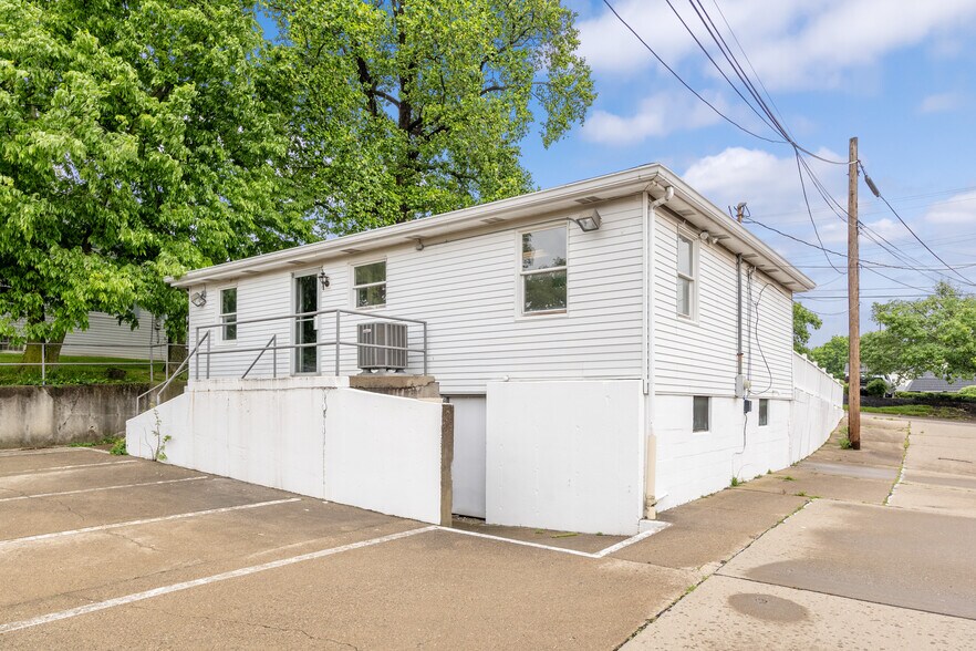 More Photos Of 10 Youell St, Florence Office For Sale